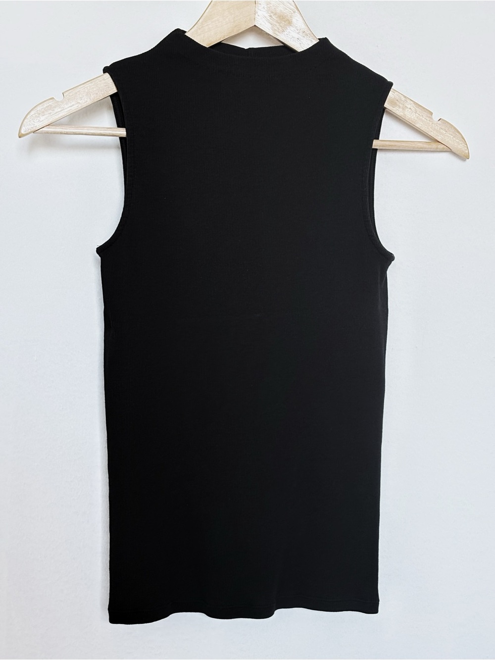 ⁠Everlane The Luxe Rib Funnel Neck Tank Top Black Size XS⁠
